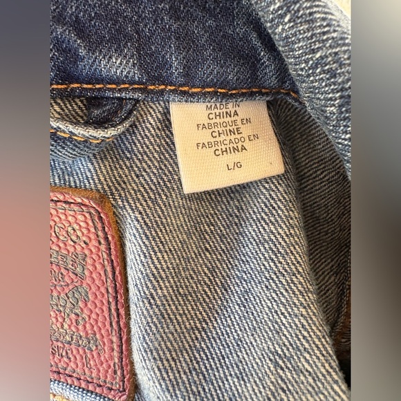 Levis NBA San Antonio Spurs
Womens Denim Trucker Jacket Jean
Size L large used - Picture 3 of 13